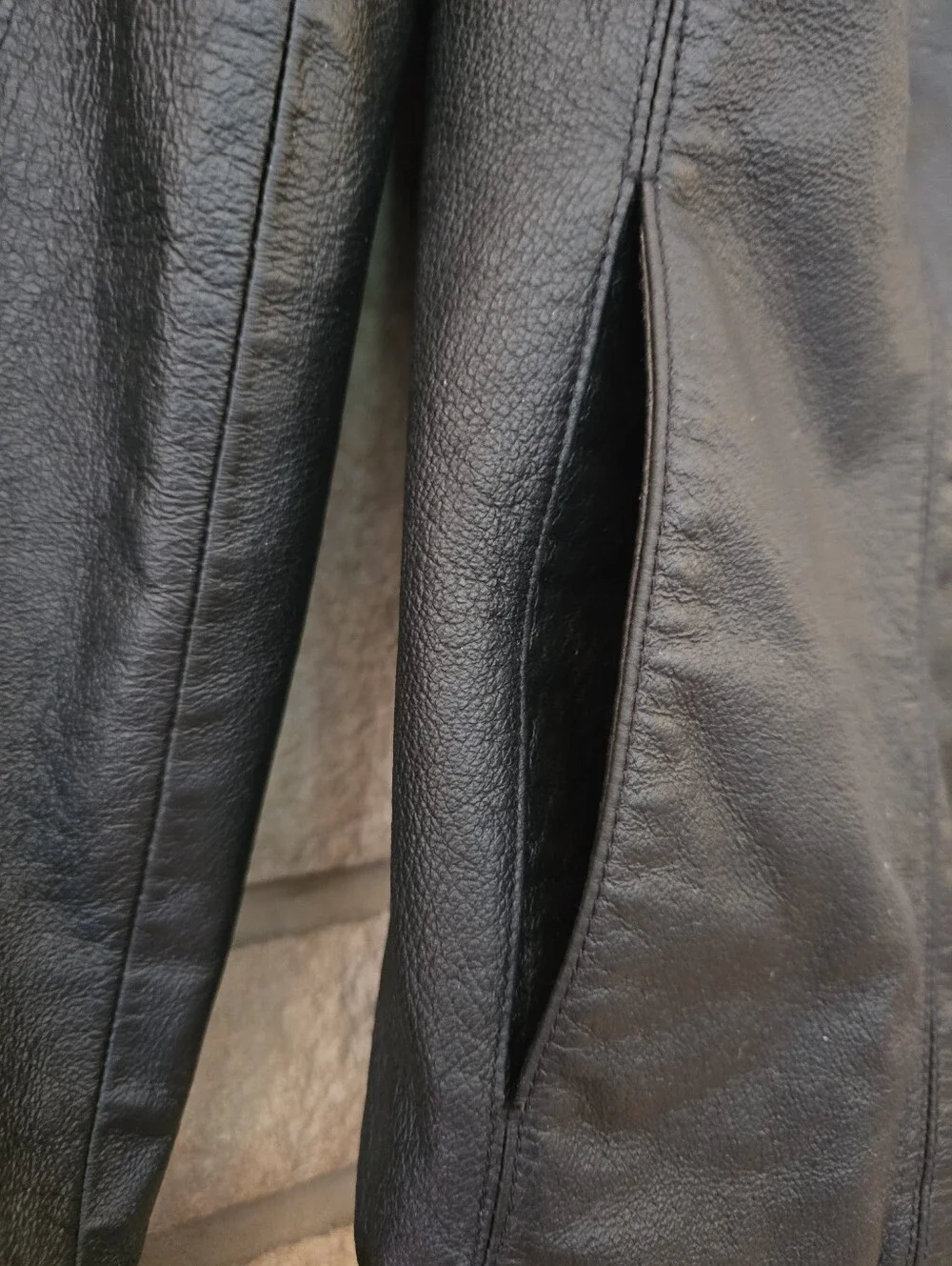 Y2K Women's Black Leather Jacket - Classic Zip Front - Picture 3 of 7